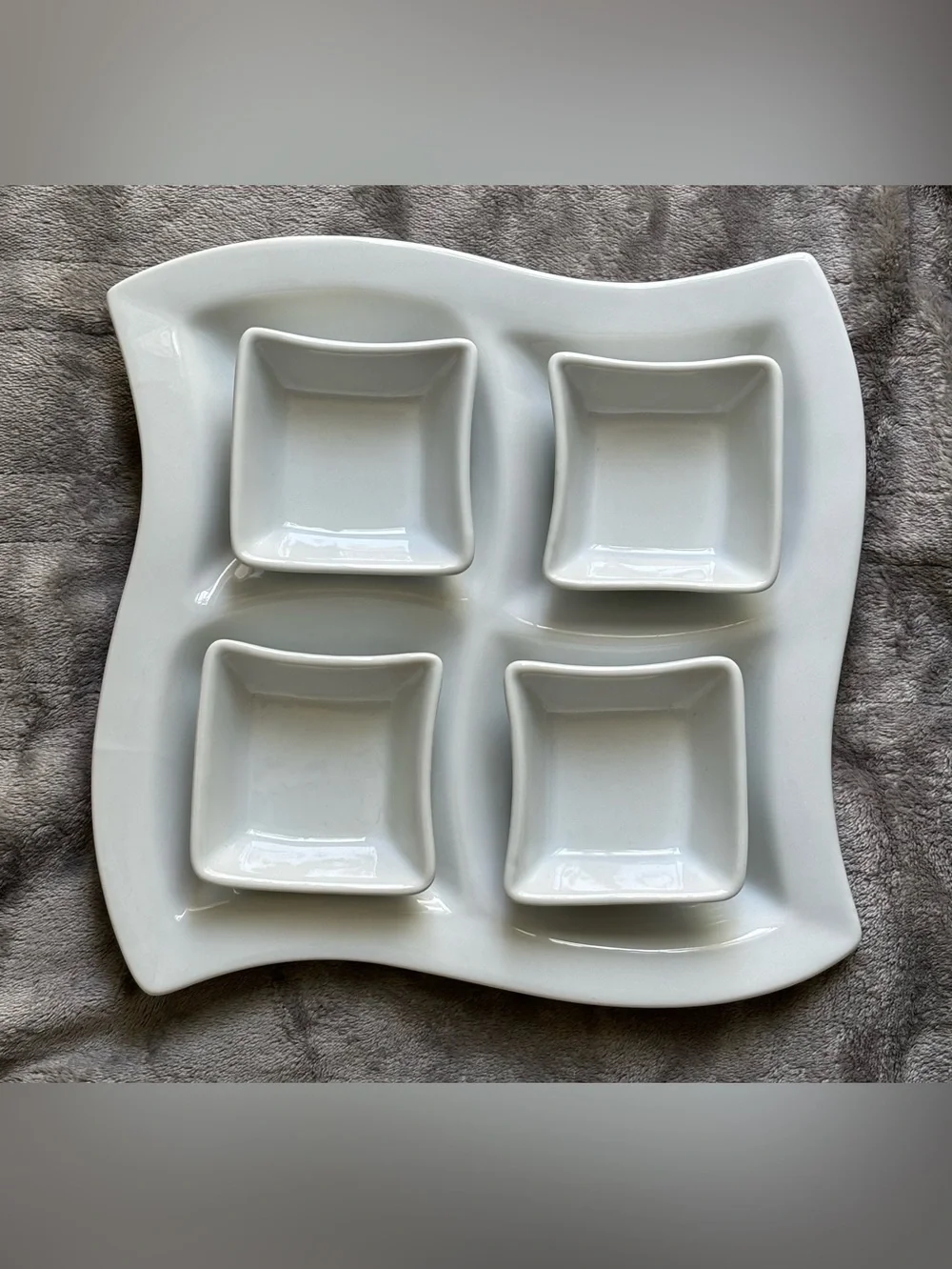 Pier 1 wavy white 5 piece serving set 10” divided plate + 4 sauce cups